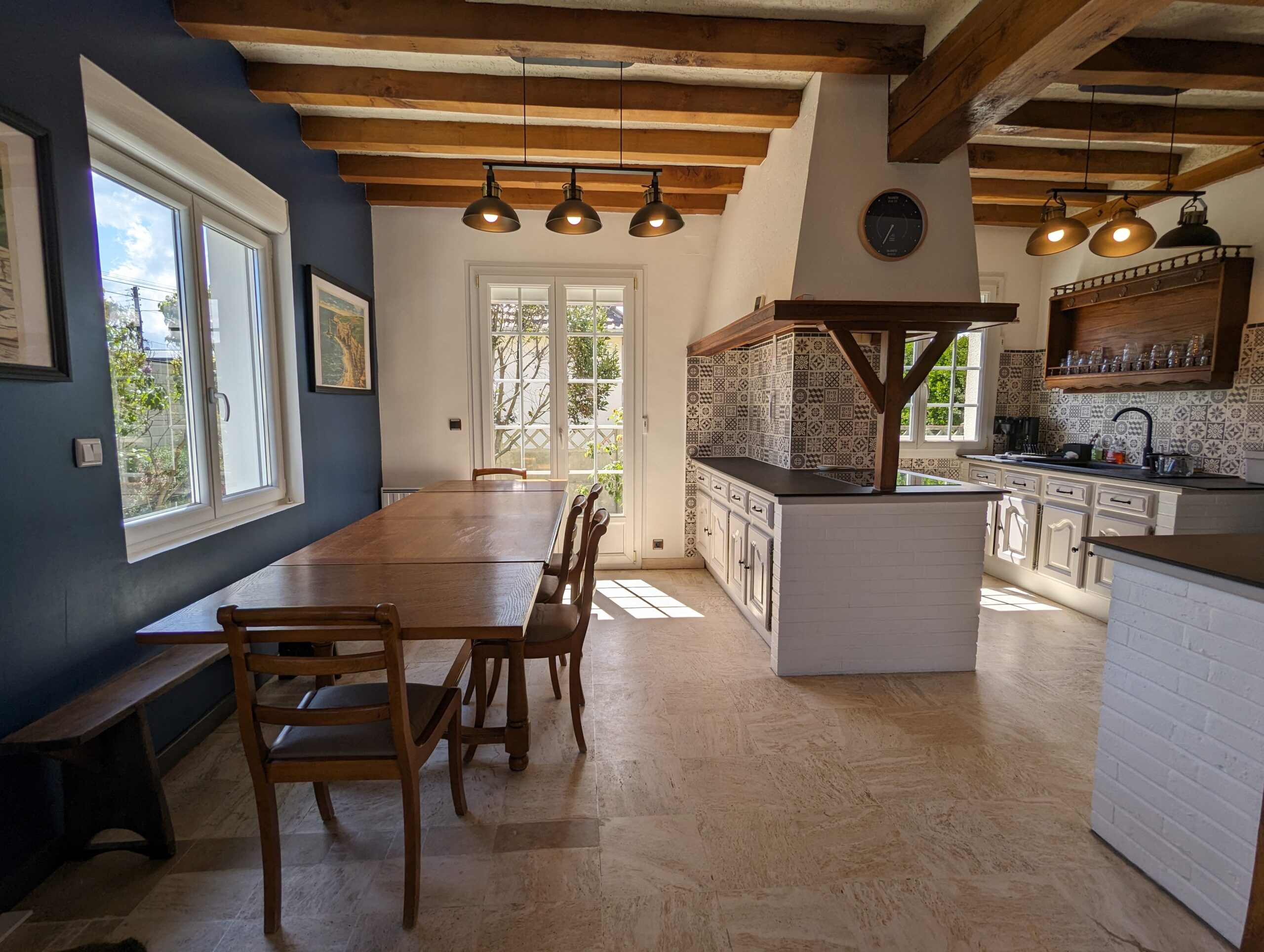 Salle à manger et cuisine