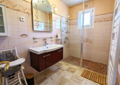 Salle de bain 1 - Rez de chaussée